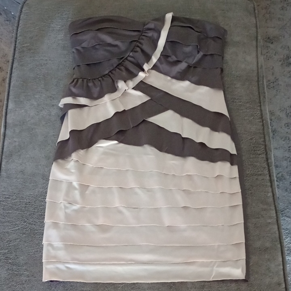 D) Arden B Strapless Dress in Gray and Cream